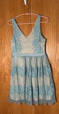 NWT Francesca's Wm Eyelash Lace Dress Sz M Teal Overlay Lined V-Neck Party Tea
