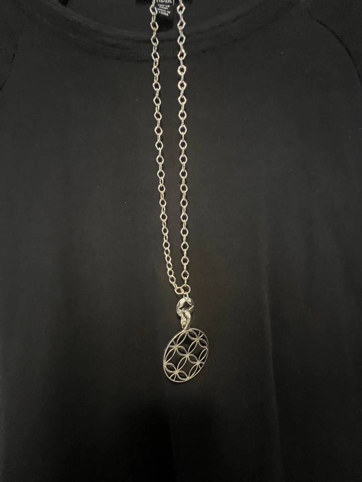 Collar Reversible Piedra Redonda Tono Plata NUEVO Colgante Se Puede Quitar Para Cambiar Foto 3 de 4