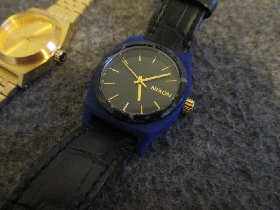 NOS NIXON SET (2) WOMENS WATCHES  "HAPPY MEDIUM 17D & MINIMIZED 16G" - NEW BATTS - Image 2 of 4