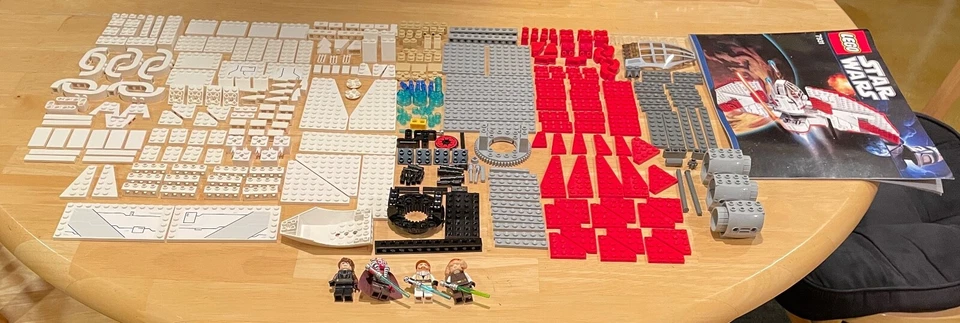 LEGO Star Wars 7931 T-6 Jedi Shuttle - Image 2 of 4