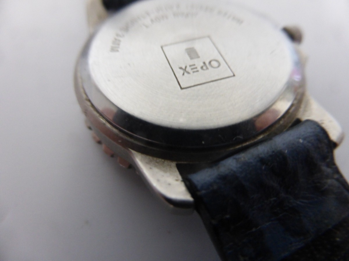Montre Vintage OPEX Snoopy Peanuts - Cadran Bleu Clair - Mouvement Quartz - Années 90 - Neuve Avec étiquettes (NOS)