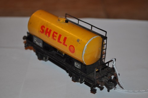 Fleischmann (1465 SH) (.3 Version) - 2-axle Tank Car w/o Brake Cabin (SHELL) - - Picture 5 of 8