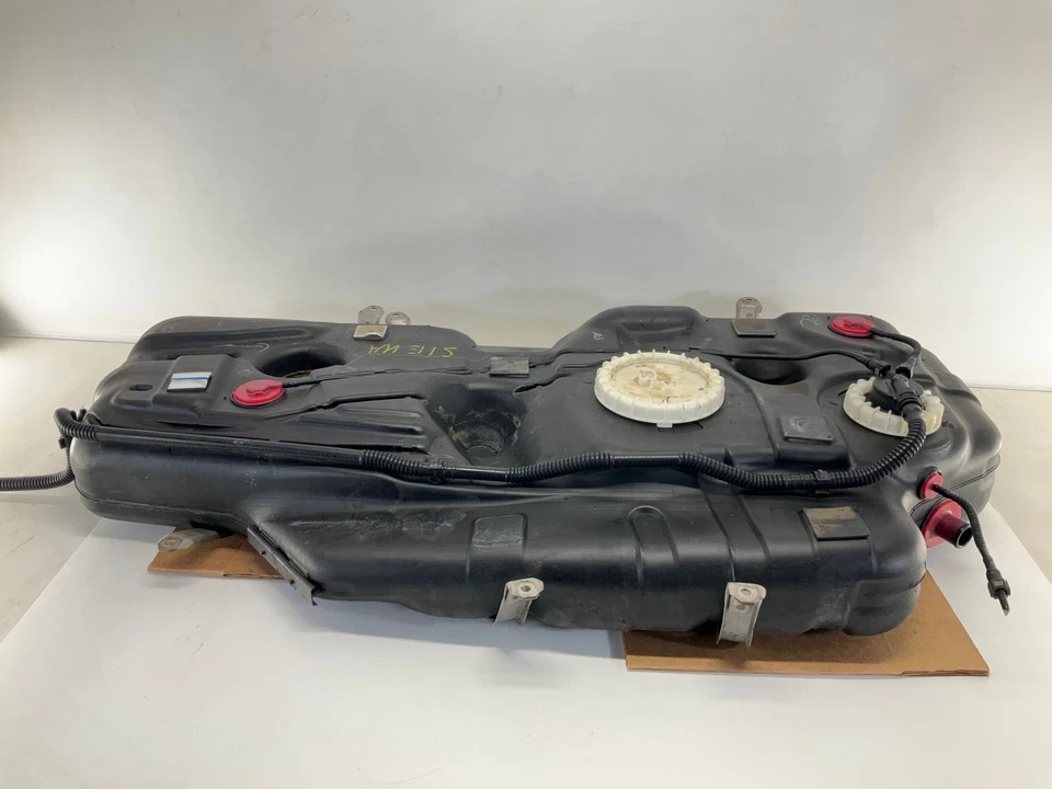 04-10 Toyota Sienna Fuel Tank OEM CM - Image 2 of 4