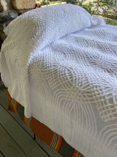 72"x96" vint chenille bedspread throw geometric design waterfall sides N U fresh - Picture 1 of 5