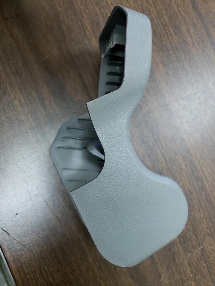 Cubierta de perno de asiento trasero derecho Saturn Vue 2008 2009 2010 96476960 OEM Foto 3 de 4