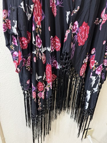 Torrid Damengröße 2 2X schwarz Blumenmuster Kimono Oberteil Quastenbesatz offen Cardigan Wickeloptik - Bild 3 von 12