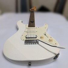 Chitarra elettrica Yamaha Pacifica bianca con cinghia e cavo