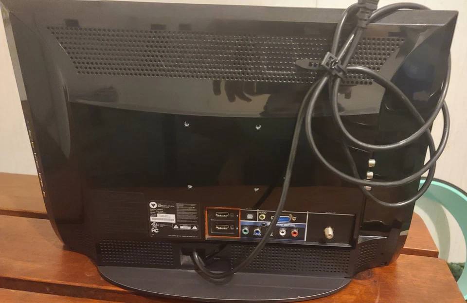 Vizio M190VA 19" With Remote - Image 3 of 4