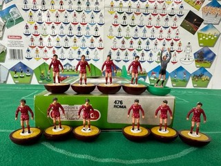 Subbuteo (LW) Team – ROMA Ref: 476 (FIRST VERSION: DIAGONAL STRIPES ON SHORTS)