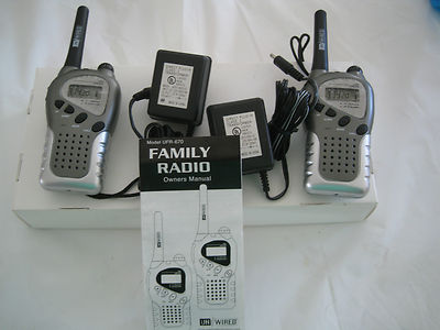 UN-WIRED UFR-670-2  2/Two Way Radio Walkie Talkie + Clip+Battery+Charger