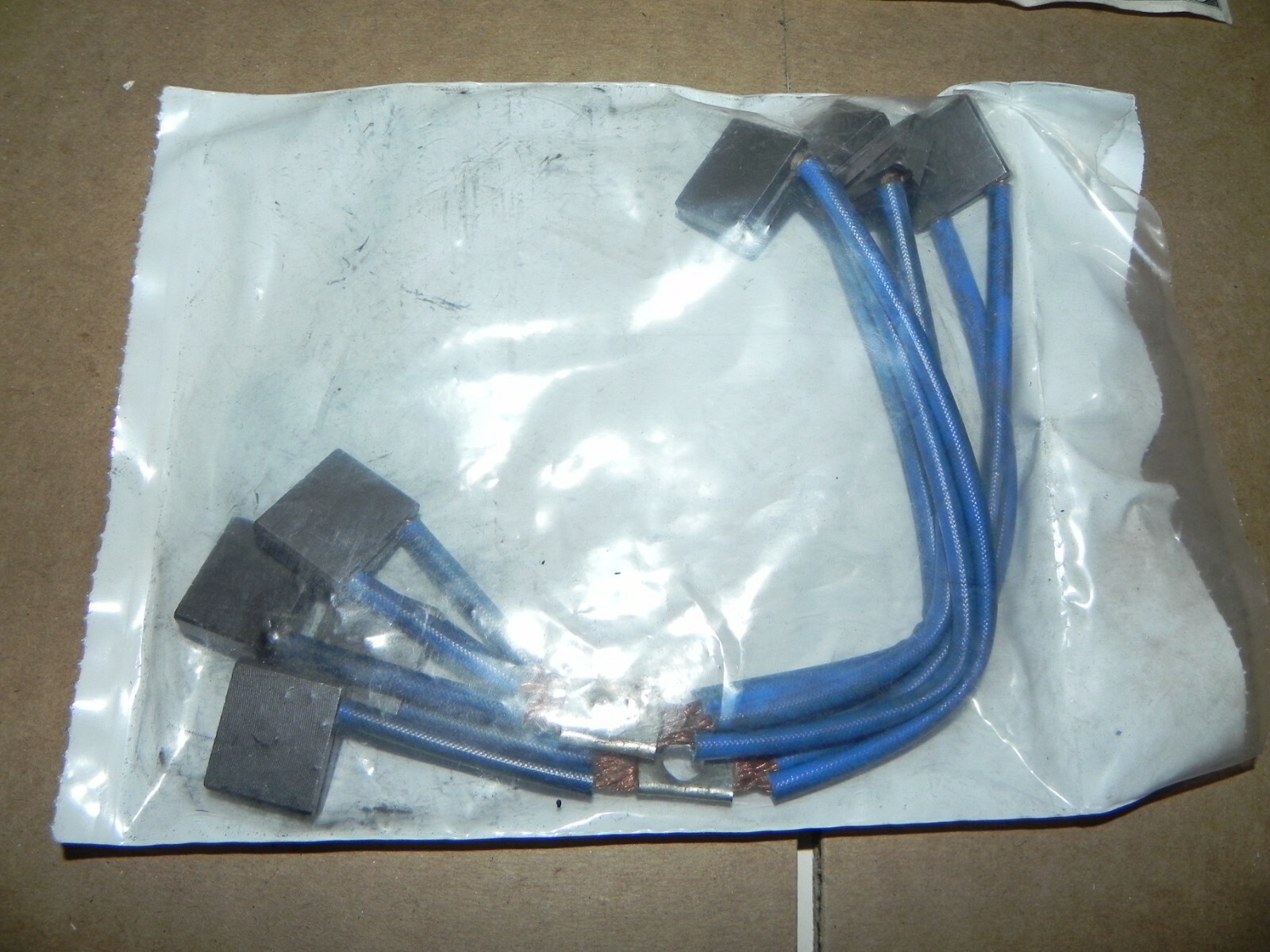 New Toyota fork lift Part TSA/TY 005904830971 HGM.. Brushes 2 sets