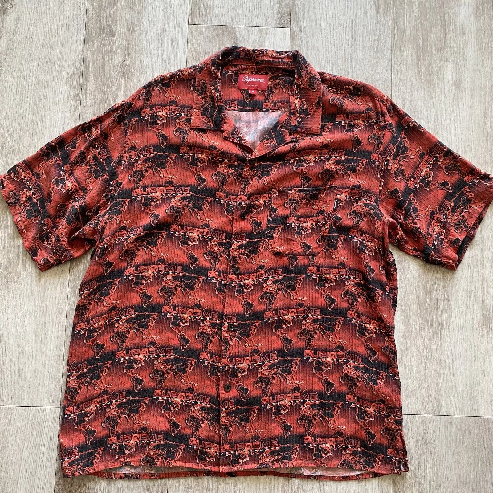 Chemise Supreme World Famous Rayon rouge Supreme New York homme taille M