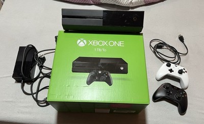 Microsoft Xbox One 1TB Konsole, Schwarz, Inkl. 2 Controller
