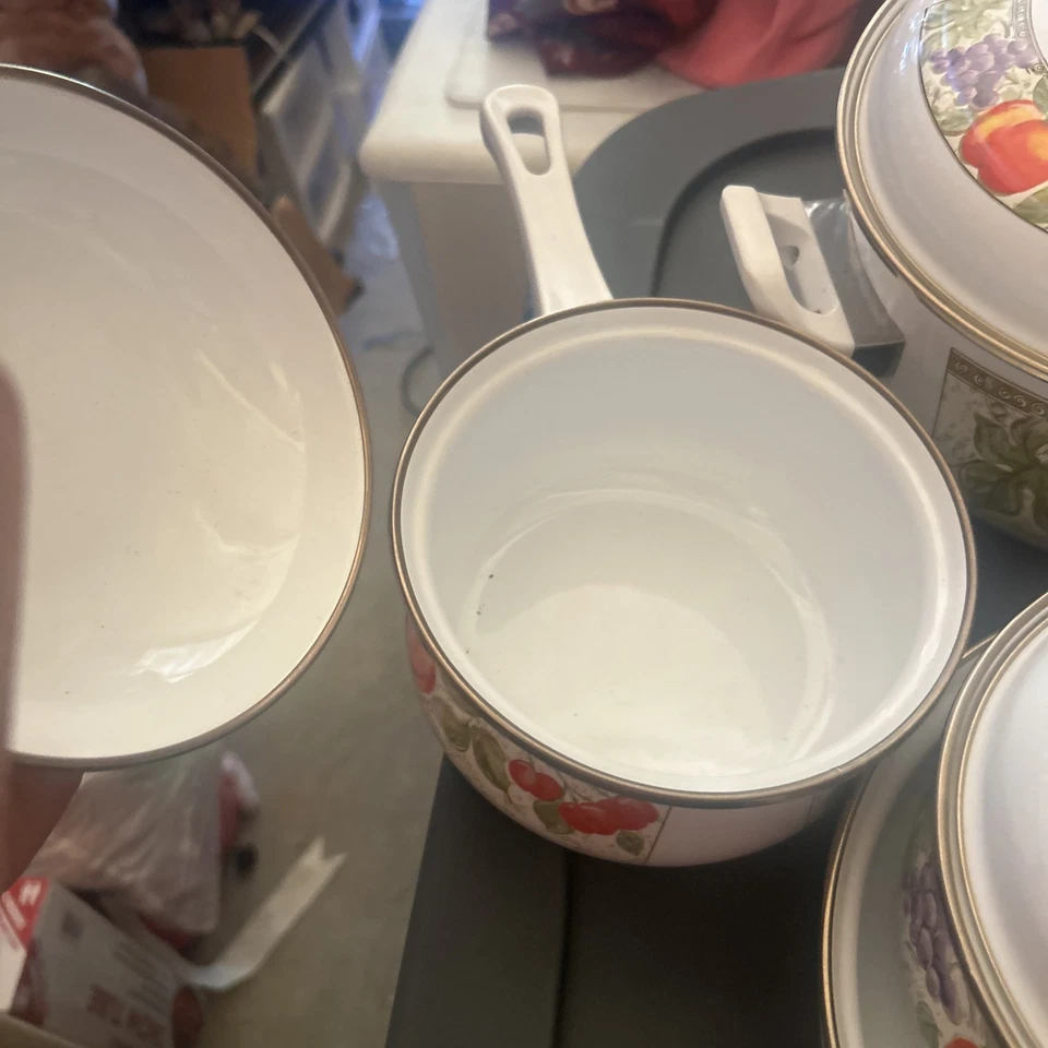 Vintage 7 Piece Gibson Porcelain Enamel On Steel Pots & Pans Set Excellent Con - Image 2 of 4