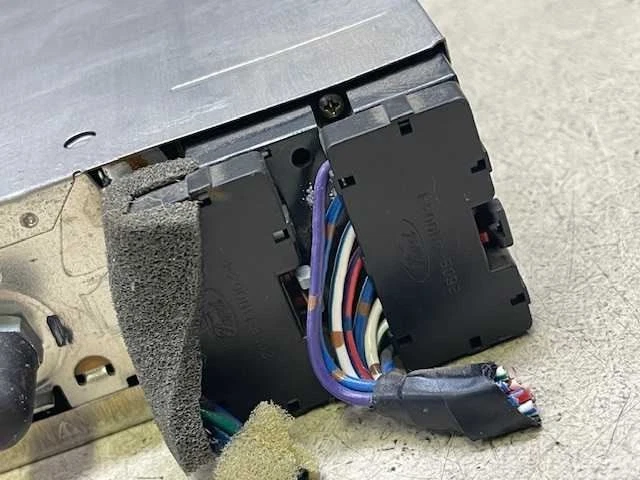 Stereo Radio AM FM Fits 91-93 FORD ESCORT e10-42/201973 - Image 4 of 4