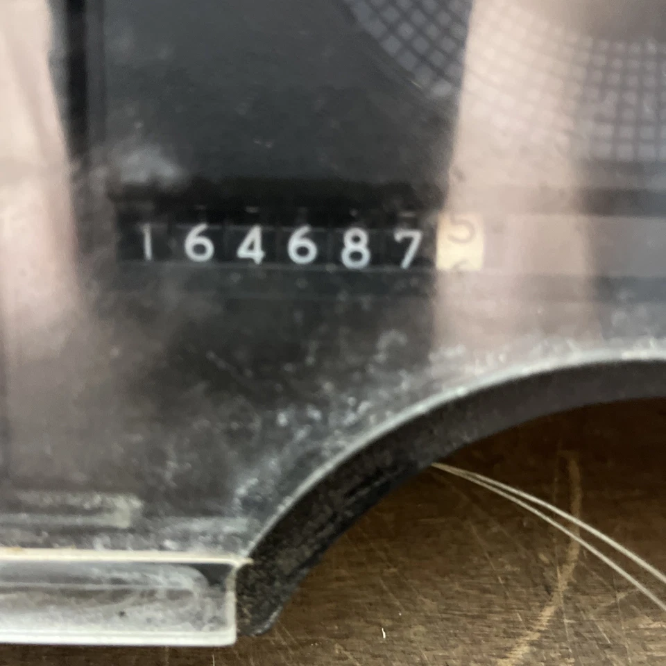 1988–1994 Chevy GMC C1500 Instrument Cluster Gauge Panel 182,xxx Miles OEM - Image 2 of 4