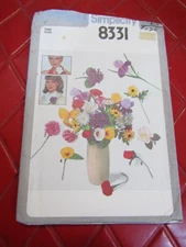 UNCUT Simplicity 7 Styles of FABRIC FLOWERS Sewing PATTERN #8331 - 1970's