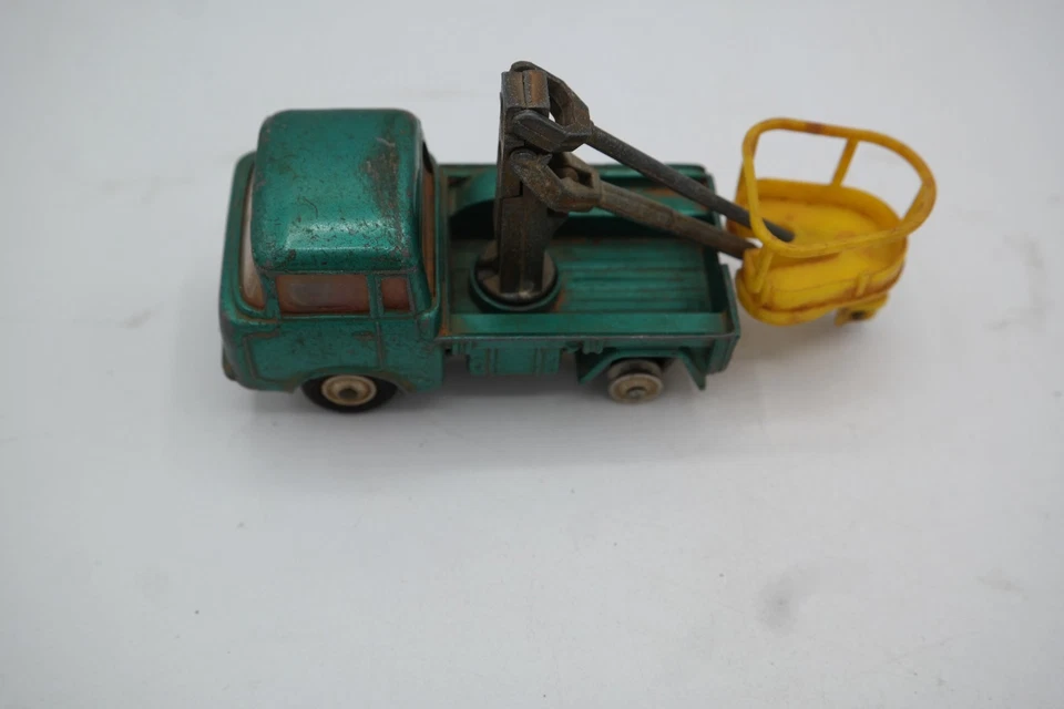 Vintage CORGI TOYS Jeep FC-150 Hydraulic Tower Wagon Green 'Barn Find' Used - Image 3 of 4