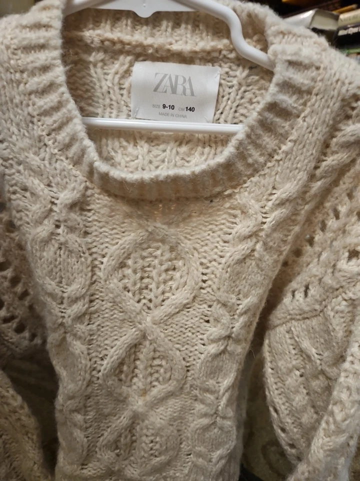 Suéter Zara Niños/Niñas, Talla 9/10, Color Crema Tejido con Cable Suéter Foto 4 de 4