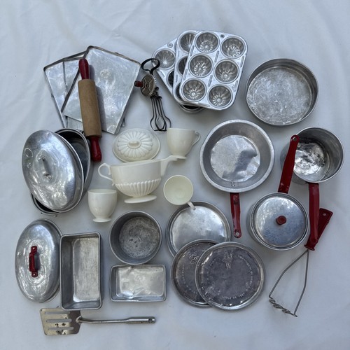Vtg Child’s Aluminum Cooking & Baking Toy Lot 24 Pcs + Plastic Teapot Lid 3 Cups