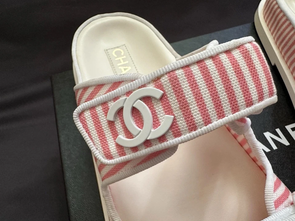 Chanel Dad Sandalias Sin Cordones Mula Rosa Y Blanco Rayas Logo CC Talla 40.5 Nuevas en Caja Foto 3 de 4