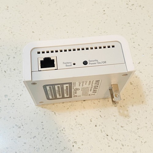 NETGEAR POWERLINE AV 200 ETHERNET ADAPTER XAV101 - Uses Home Wiring for Network - Picture 3 of 10