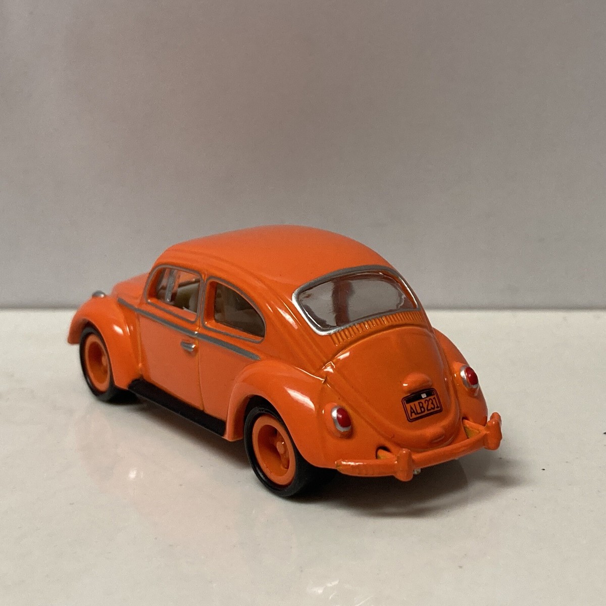 Detail Cars Volkswagen Beetle ミニカー 1966 66 Volkswagen Beetle Collectible 1/64 Scale Diecast Diorama