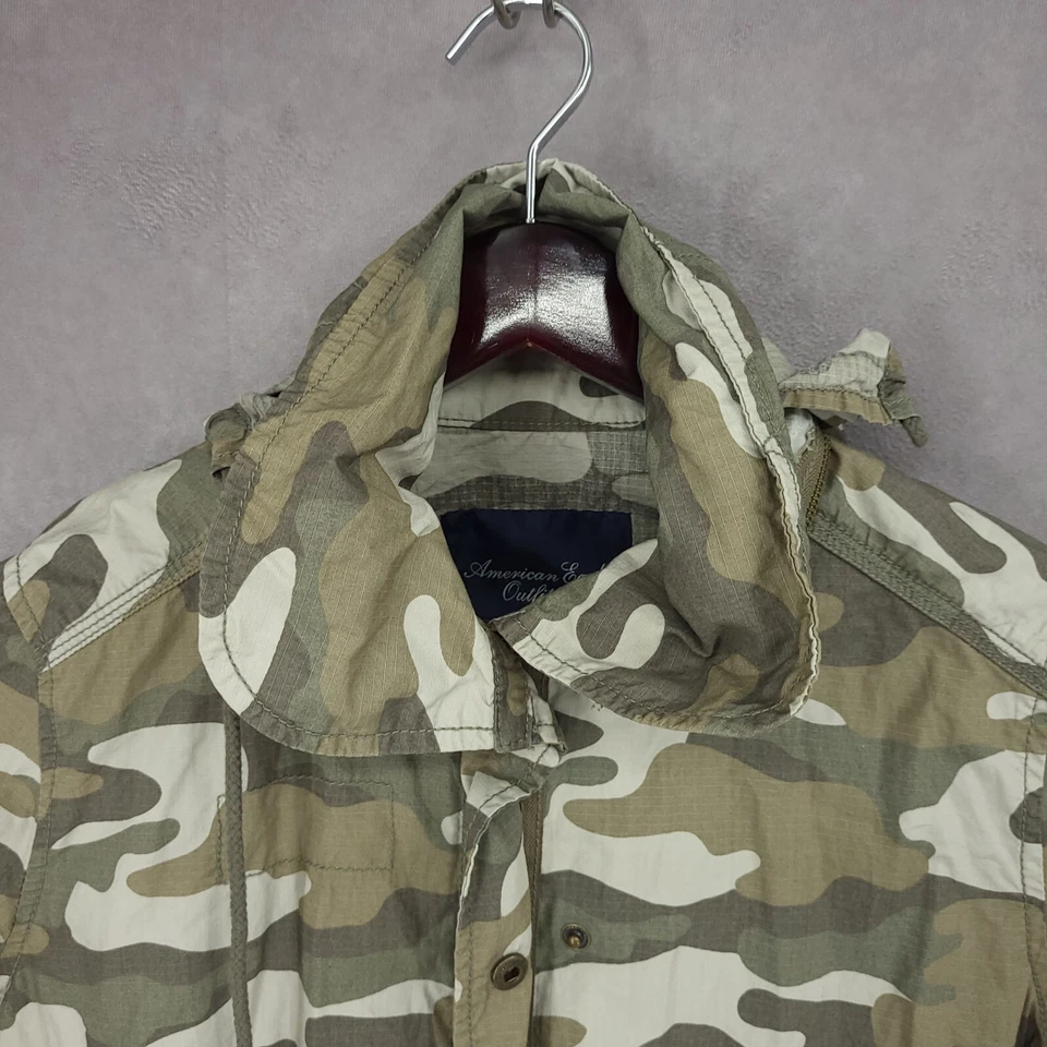 Chaqueta cortavientos American Eagle para mujer mediana camuflada ligera con capucha Foto 4 de 4