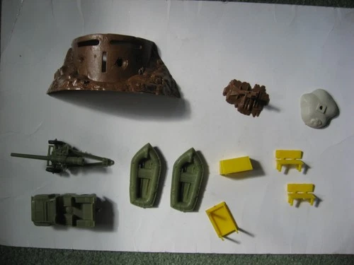 MARX NAVARONE/BATTLEGROUND PIECES---$10.75 SHIPPING