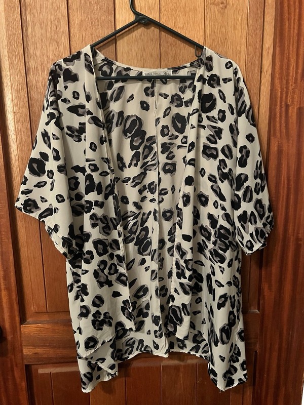 Womens Kiki Larue Leopard Print Kimono Size Medium