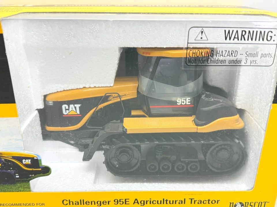 Norscot - Cat Caterpillar - Challenger 95E Agricultural Tractor - 1:32 Scale - Image 2 of 4