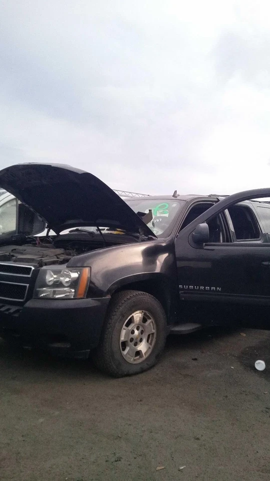 Used Rear Left Door Assembly Rear Side fits: 2012 Chevrolet Suburban 1500 door d - Imagem 2 de 4