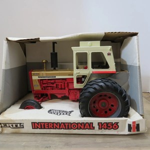 Ertl International Harvester 1456 Tractor #1Gold Demo  1/16 IH-4651-12DA-B3