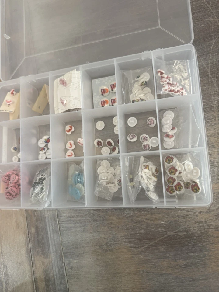 Vintage Sew On Buttons! Kitty Cats, Pandas, Bears, Ducks, La Mode & Le Bouton - Image 2 of 4