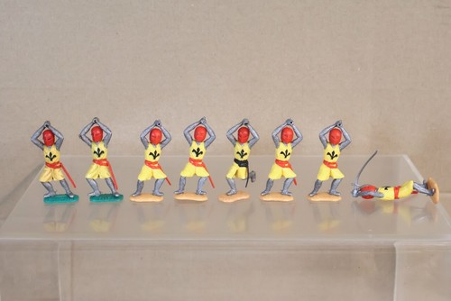 TIMPO SWOPPETS 8 x YELLOW MEDIEVAL KNIGHT SOLDIER ATTACKING om - Picture 2 of 7