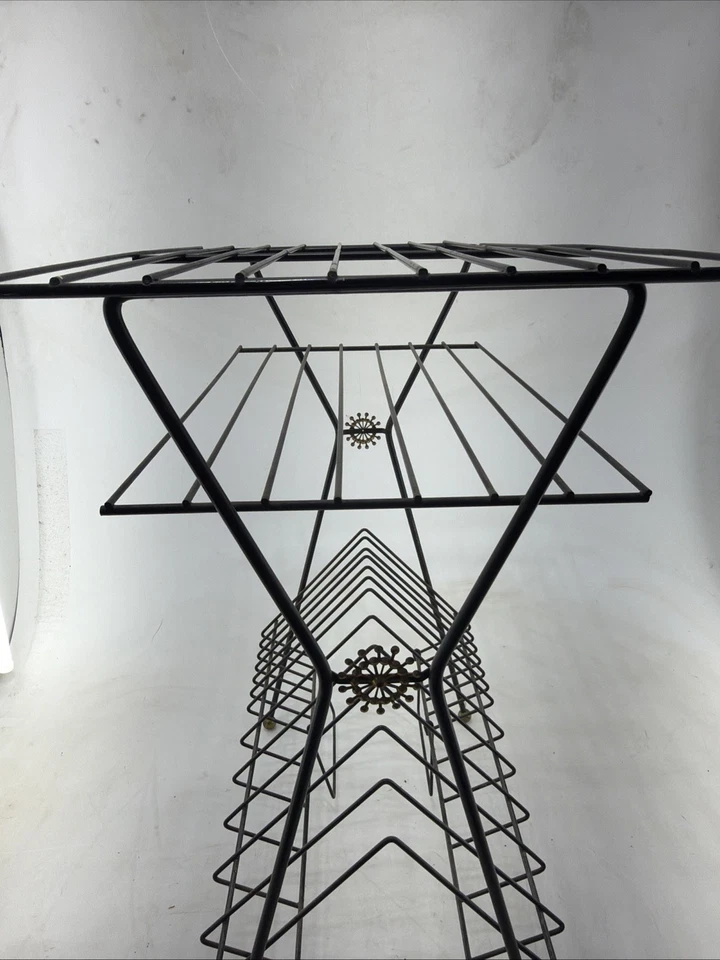 Mesa de estante para discos de cargador de alambre de metal negro moderna MCM Mid Century de colección Foto 3 de 4