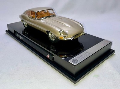 Jaguar E-type Coupe Goud 1:18 M6008 van Amalgam Geen BBR/MR