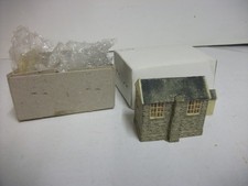 GC IN VG BOX N GAUGE SD MOULDINGS (PLASTER)  No 234 STONE SIGNAL BOX COMPLETE