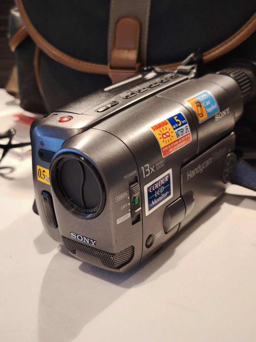Sony Handycam Vision CCD-TRV10E - Videocámara vintage Video8 con accesorios