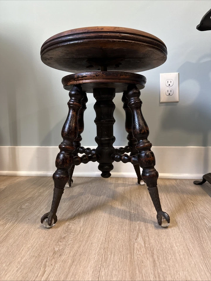 Gran taburete de piano de madera victoriano antiguo de roble con bolas de vidrio y patas de garra Foto 4 de 4