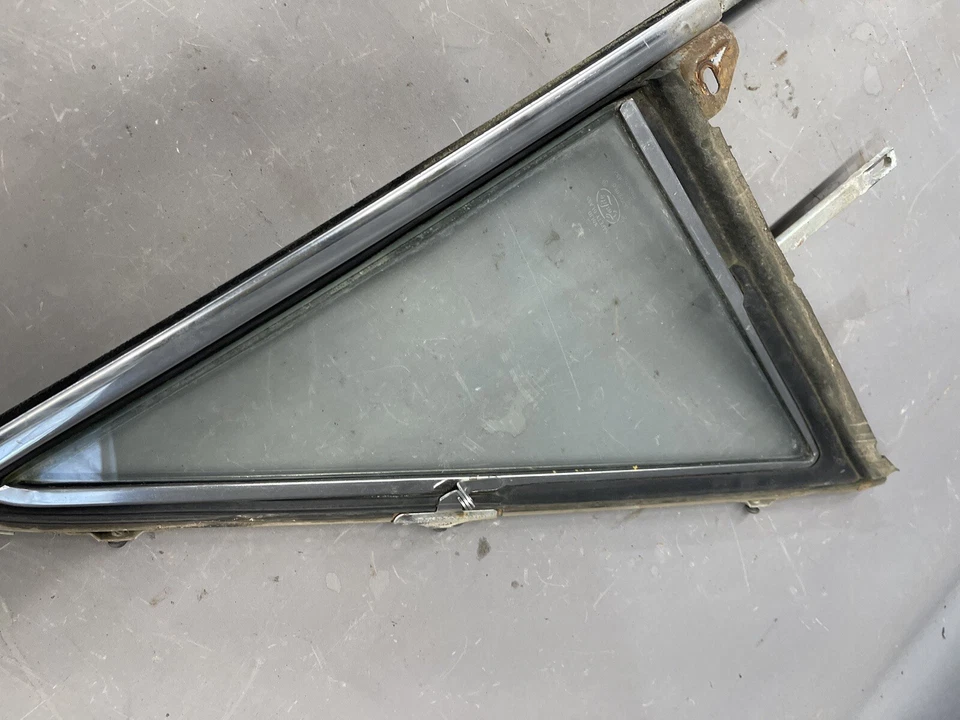 Ford Galaxie 1965-1968 marco de ventana de ventilación puerta de vidrio sedán Mercury Monterey OEM Foto 2 de 4