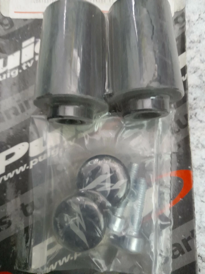 Puig Contrappesi Nylon Nero x Yamaha R1 2009 cod.4991N - Immagine 2 di 3