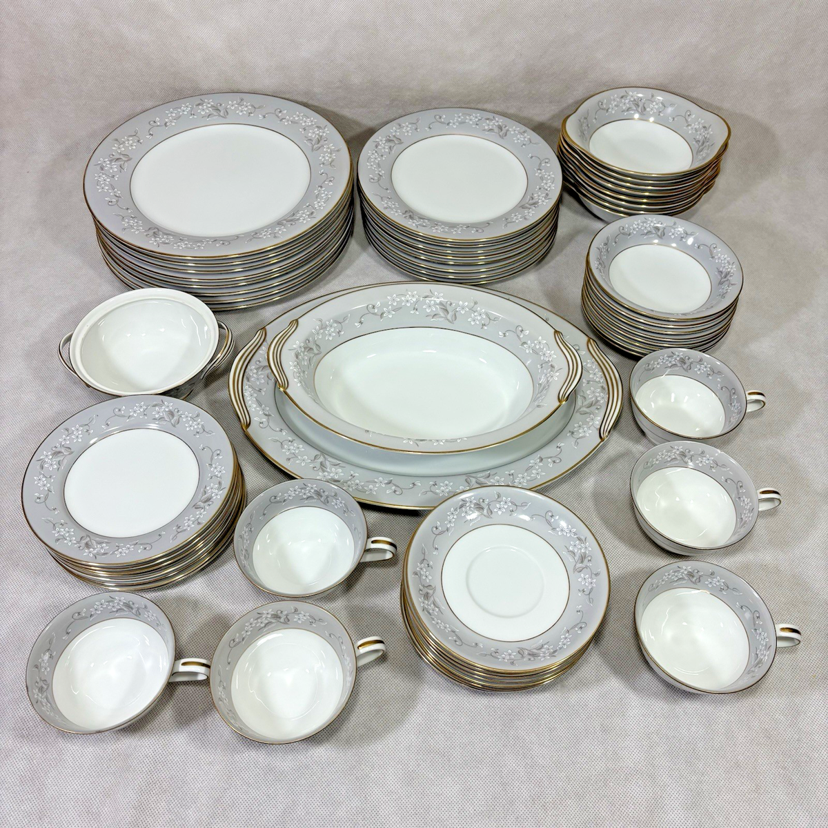 おはな【廃盤品】Noritake Christine Noritake China Chelsea 5822 Japan 57-Piece Set Lot White