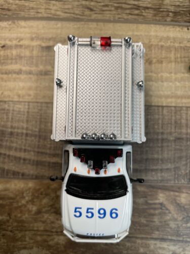 Code 3 Collectibles NYPD 1992 Ford Radio Emergency Truck #6, 12551, 2003 & Patch - Picture 6 of 9