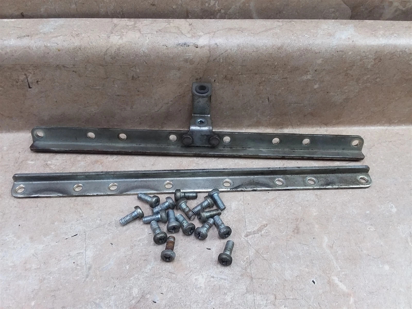 Kawasaki KZ550 LTD SPECTRE 1983 1984 Carb Mount Brackets & Screws # UO AP-391