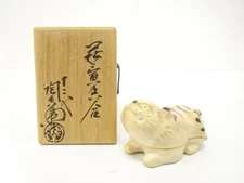 7604347: JAPANESE TEA CEREMONY / HAGI WARE KOGO INCENSE CONTAINER / TIGER / ARTI