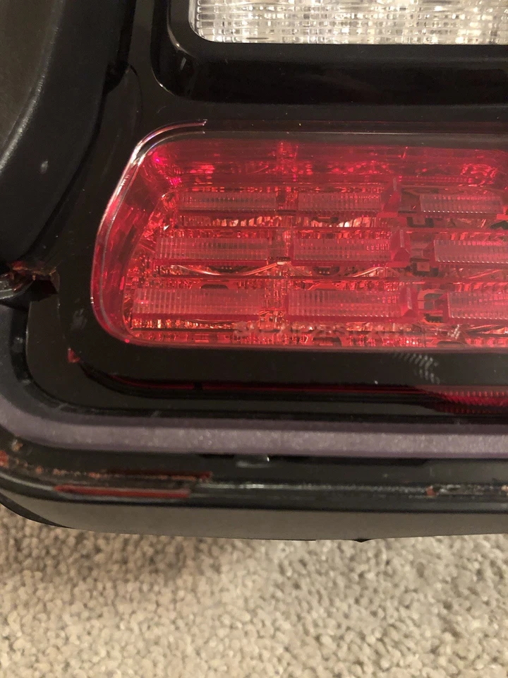 Luz trasera LED 20-25 Jeep Gladiator OEM 683385AH LH lado pasajero daños leer Foto 4 de 4