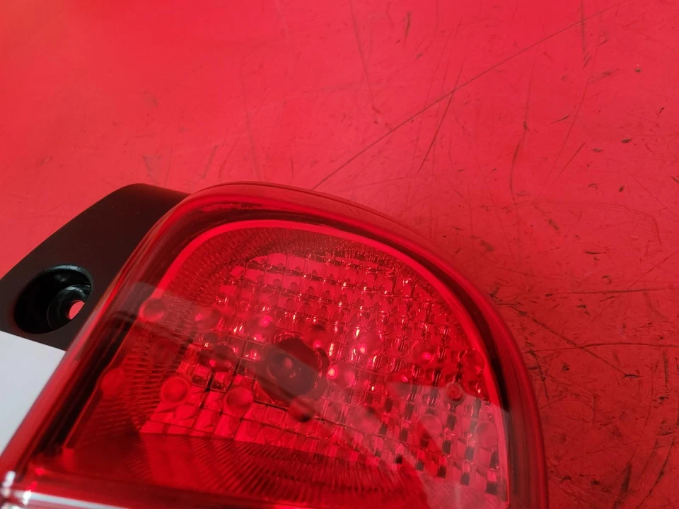 LUZ TRASERA NISSAN MICRA LADO DEL CONDUCTOR OFFSIDE DERECHA 2012 5 PUERTAS Foto 4 de 4