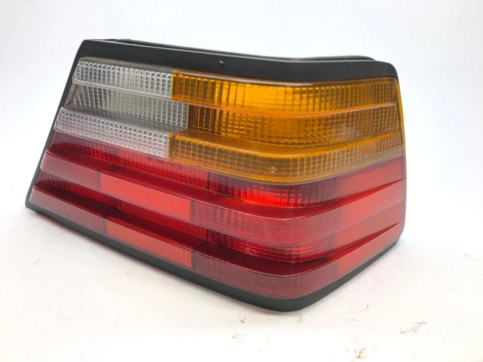 Оригинальный задний фонарь в сборе для правой стороны пассажира для Mercedes-Benz 300D/E 1986–1993 годов выпуска - Изображение 3 из 4