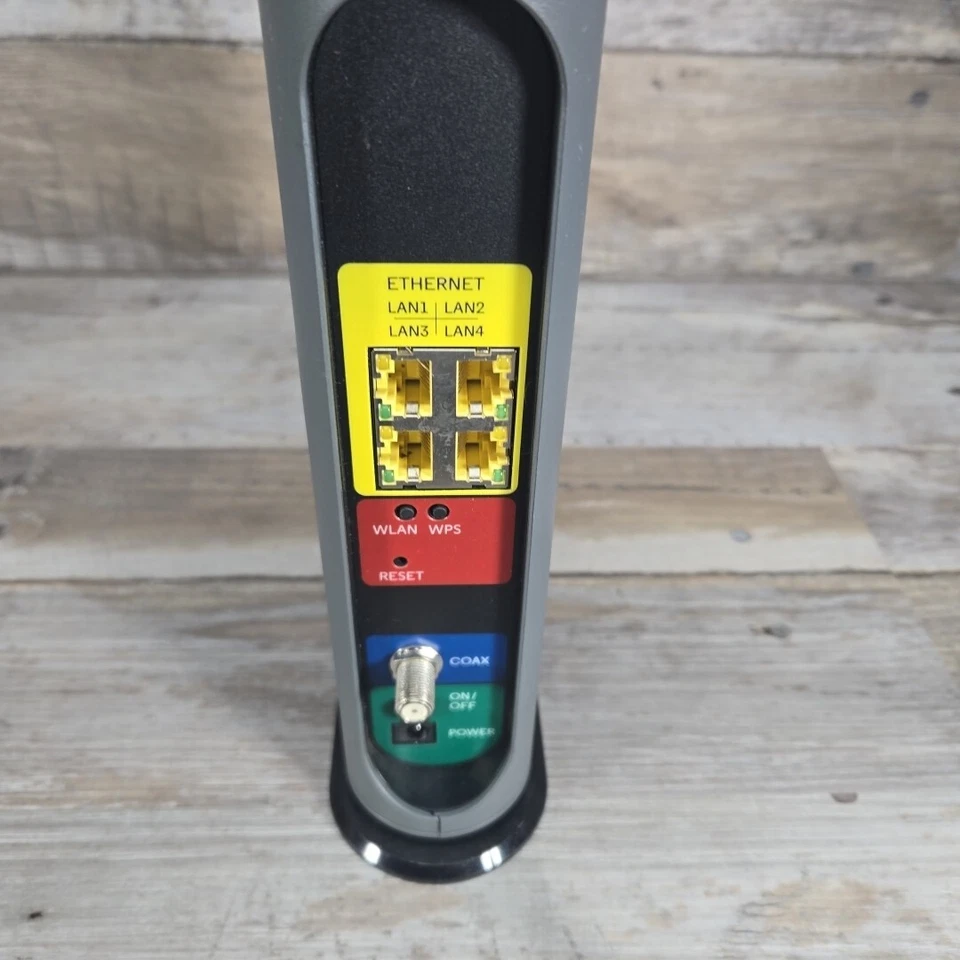 Motorola MG7550 16x4 Cable Modem Plus AC1900 Dual-Band WiFi Gigabit Router - Image 4 of 4